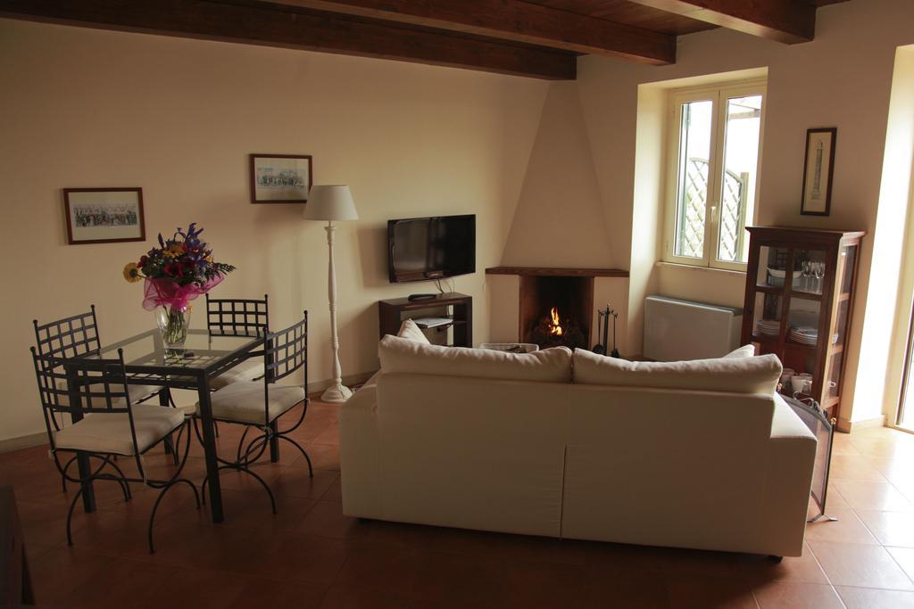 Casale Di Tormaggiore Villa And Country Suites Pomezia Exterior foto