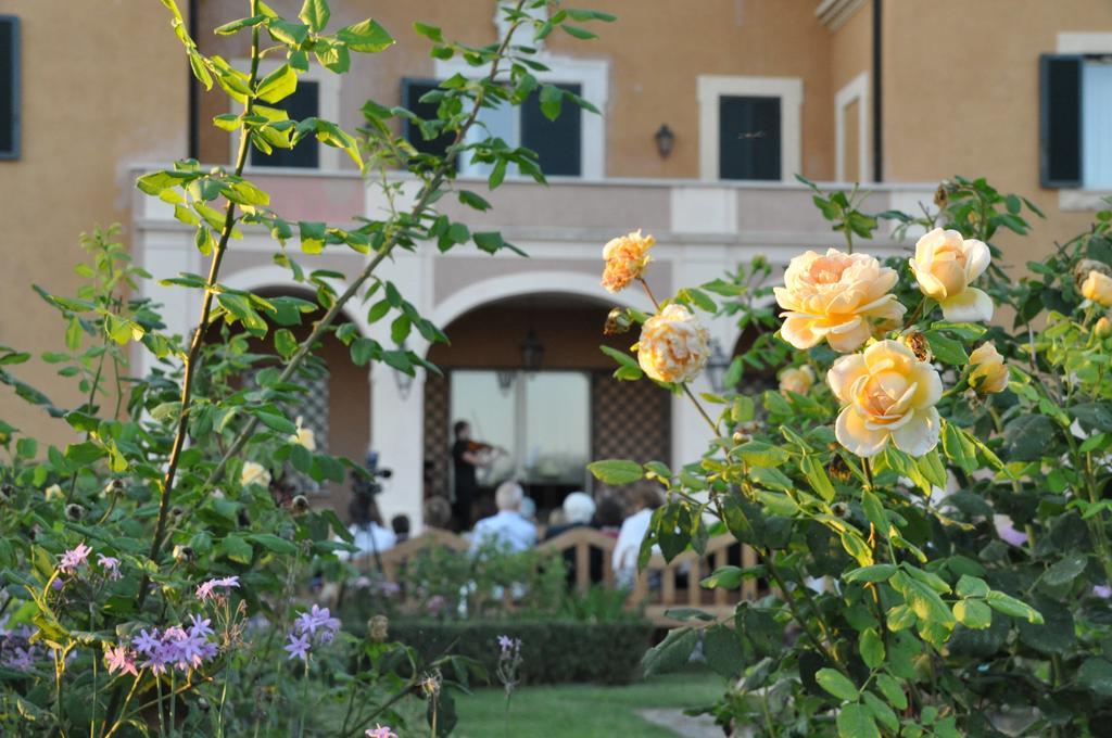 Casale Di Tormaggiore Villa And Country Suites Pomezia Exterior foto